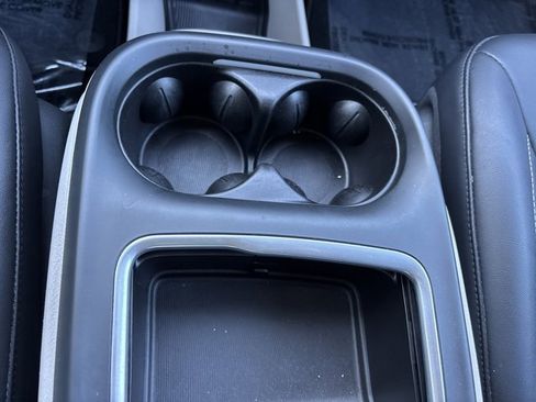 Used 2024 Chrysler Pacifica Touring-L image 41