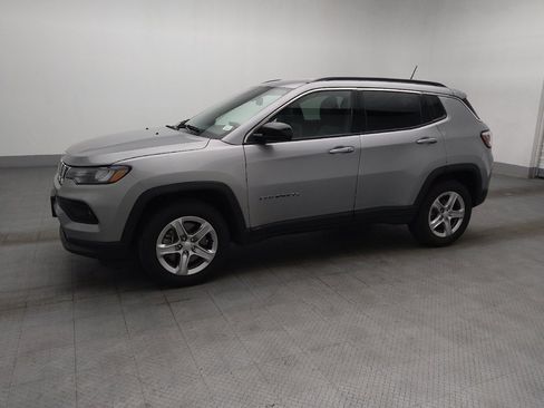 Used 2024 Jeep Compass Latitude AWD/4WD image 2