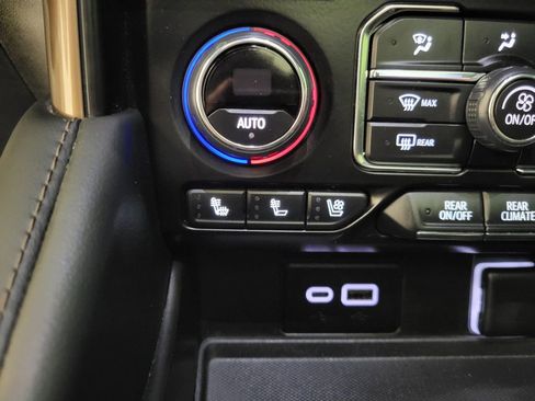 Used 2024 Chevrolet Tahoe High Country image 16