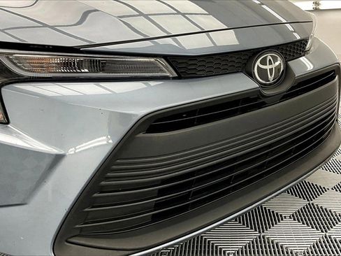Used 2025 Toyota Corolla LE image 28