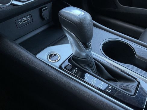 Used 2025 Nissan Altima 2.5 SV image 34