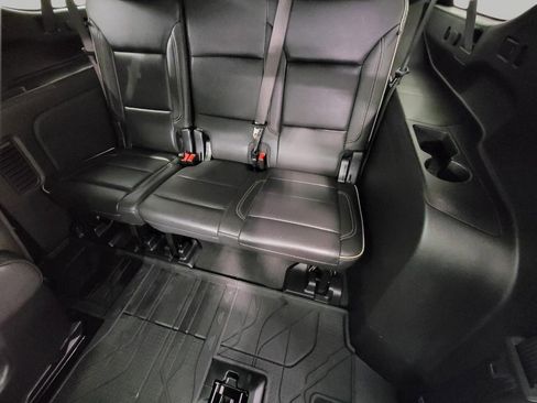 Used 2025 Chevrolet Suburban Premier image 26