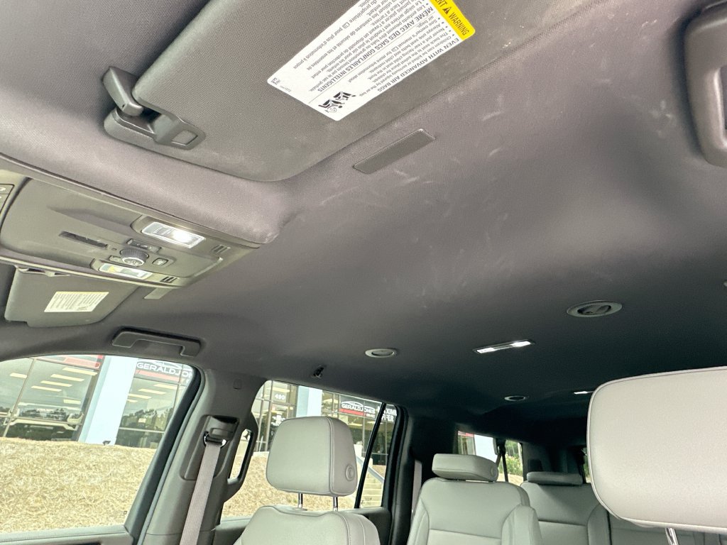 Used 2025 GMC Yukon XL Elevation RWD image 11