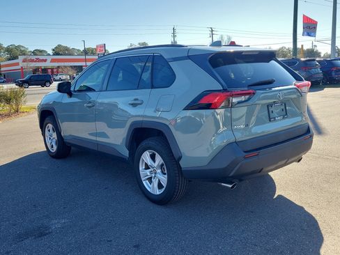 Used 2020 Toyota RAV4 XLE image 4