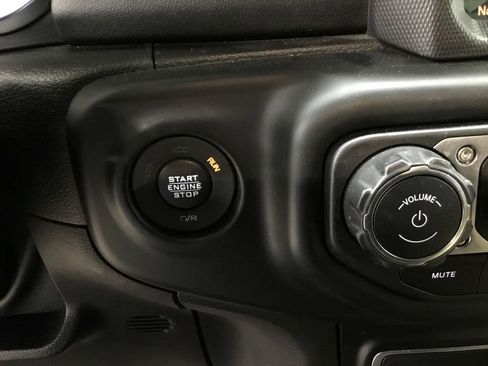 Used 2019 Jeep Wrangler Unlimited Sahara w/ Quick Order Package 24M Moab AWD/4WD image 18