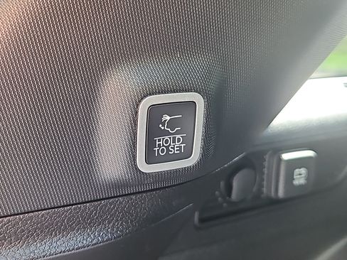 Used 2025 Jeep Grand Cherokee Altitude AWD/4WD image 31