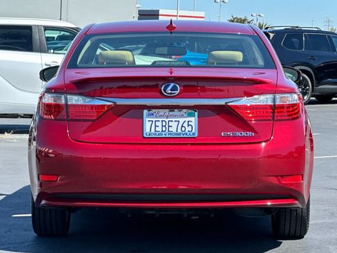 Used 2014 Lexus ES 300h w/ Luxury Package w/Bamboo Trim FWD image 8