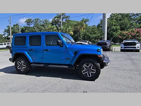 New 2026 Jeep Wrangler Unlimited Sahara w/ Technology Group AWD/4WD image 35