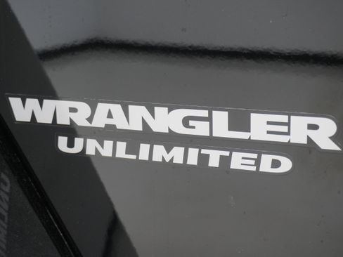 Used 2013 Jeep Wrangler Unlimited Rubicon w/ Connectivity Group image 7