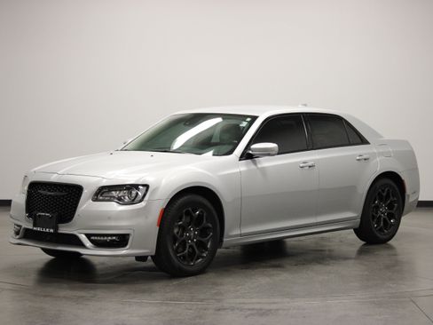 Used 2022 Chrysler 300 Touring L w/ Safetytec Plus Group AWD/4WD image 4