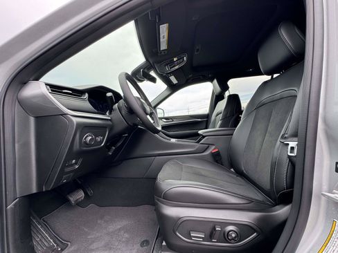 New 2026 Jeep Grand Cherokee Altitude AWD/4WD image 19