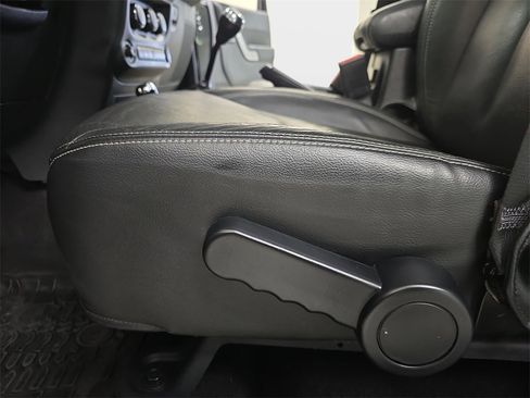 Used 2015 Jeep Wrangler Unlimited Rubicon image 30