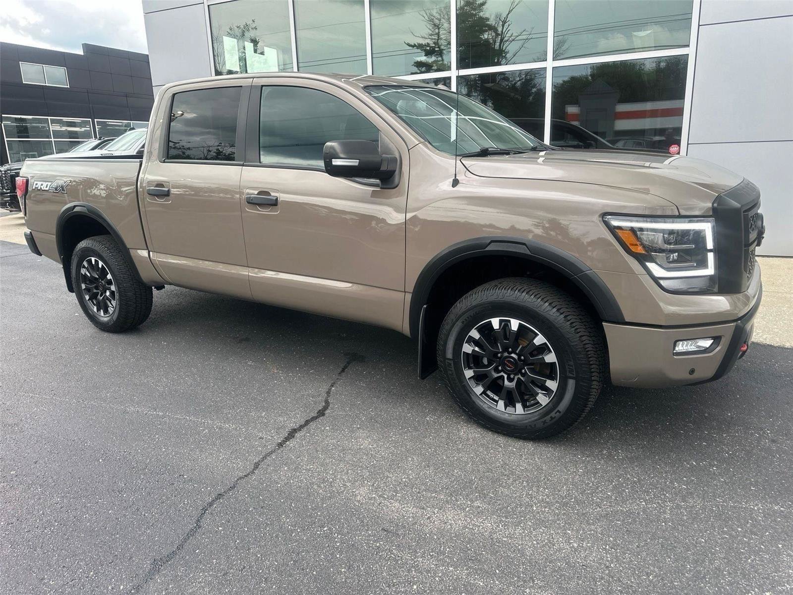 Used 2021 Nissan Titan PRO-4X w/ Pro-4x Convenience Package AWD/4WD image 1