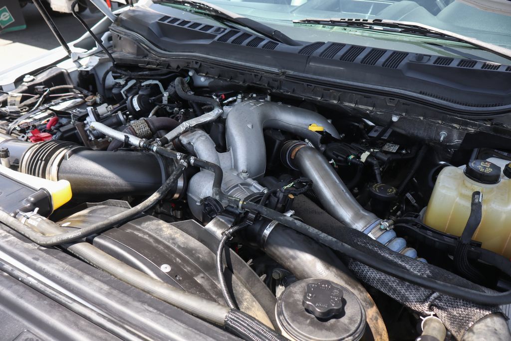 Used 2020 Ford F550 Luxury RWD image 15