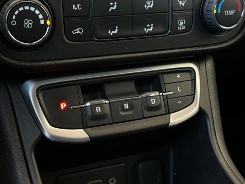Used 2024 GMC Terrain SLE FWD image 20
