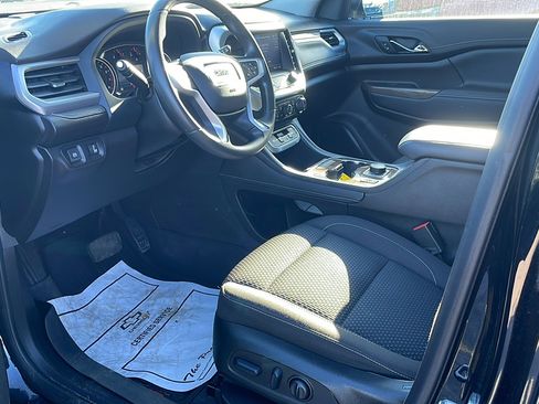 Used 2023 GMC Acadia SLE w/ Driver Convenience Package image 8