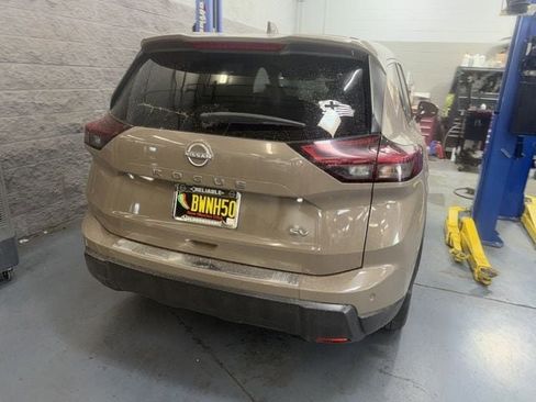 Used 2024 Nissan Rogue SV image 11