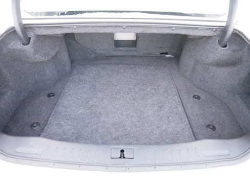 Used 2011 Cadillac DTS Premium image 18