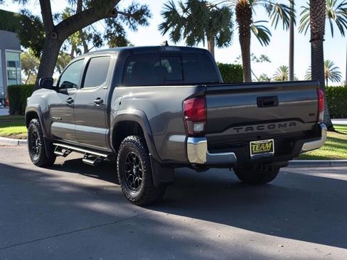 Used 2022 Toyota Tacoma SR5 RWD image 7