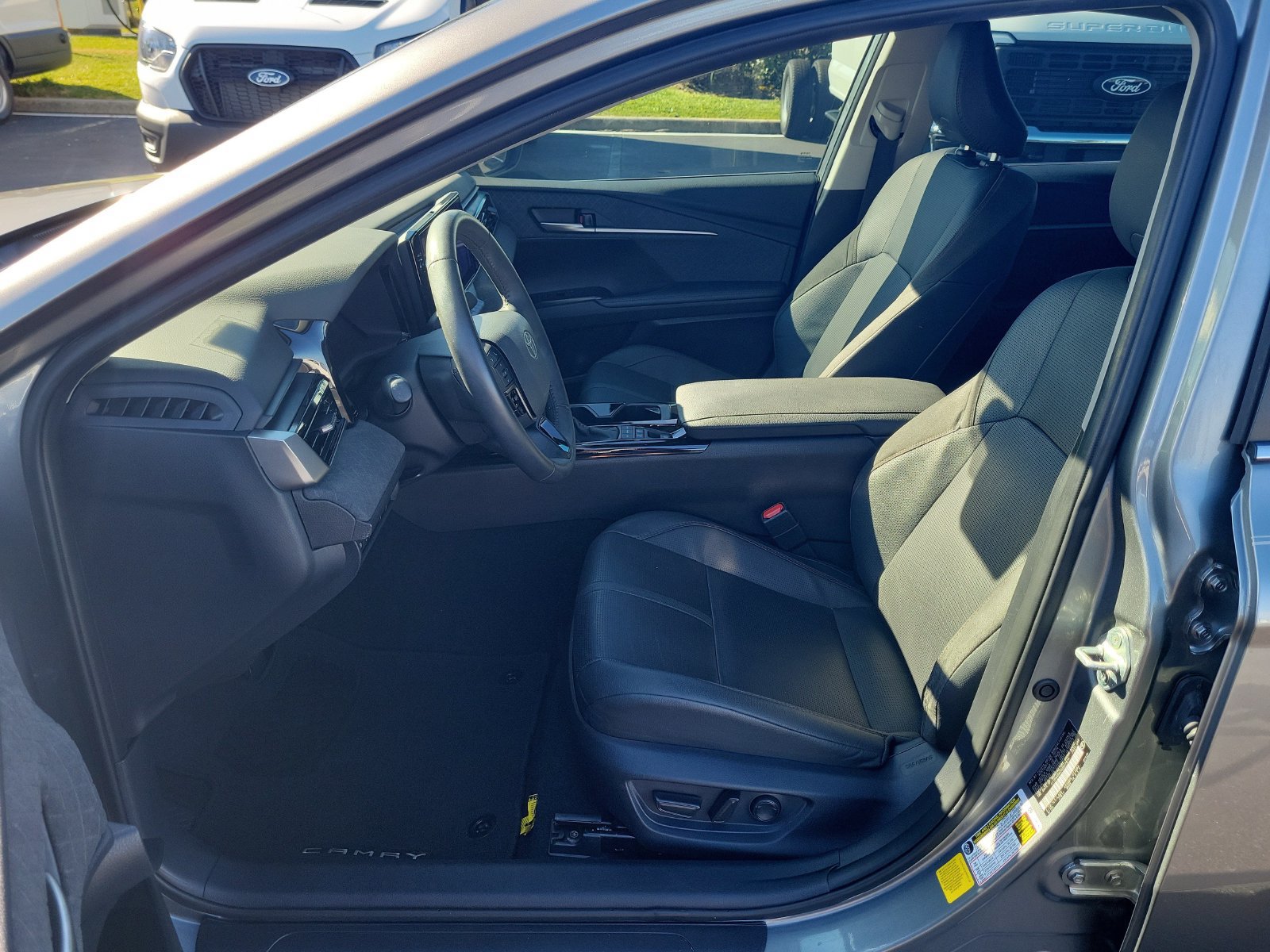 Used 2025 Toyota Camry XLE FWD image 15