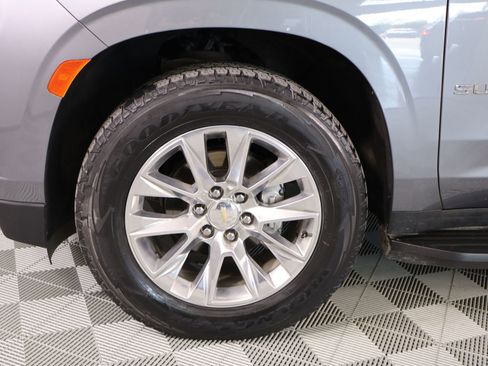 Used 2021 Chevrolet Suburban Premier w/ Premium Package AWD/4WD image 19