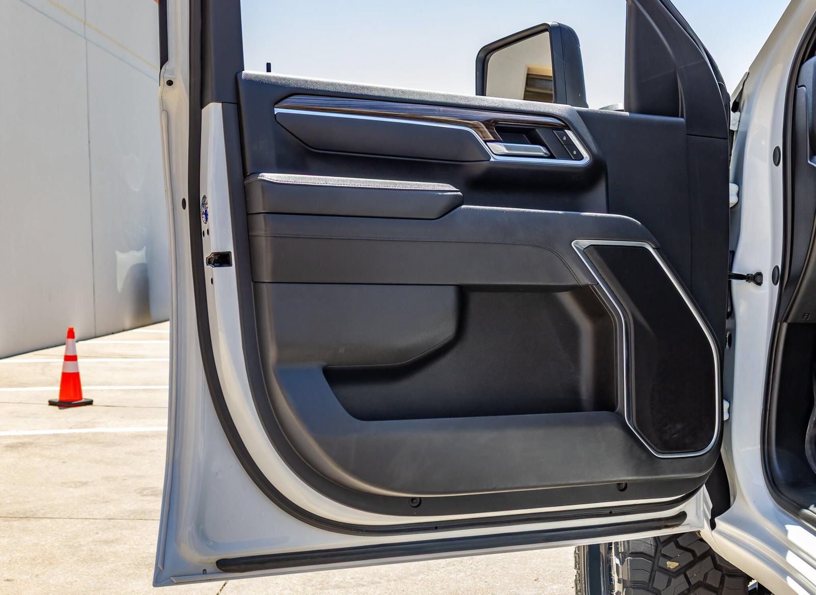 Used 2025 Chevrolet Silverado 2500 LT AWD/4WD image 43