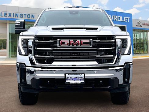 Used 2025 GMC Sierra 3500 SLT w/ SLT Premium Package image 3