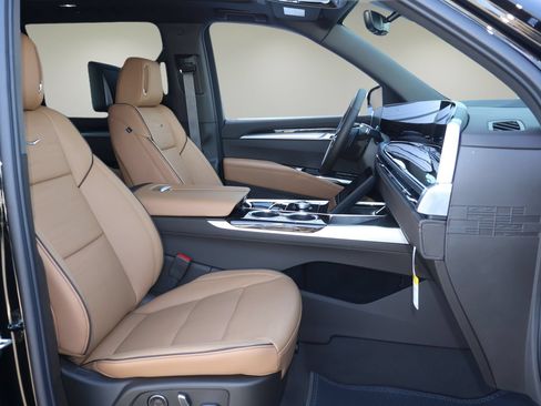 New 2026 Cadillac Escalade ESV Luxury w/ LPO, Floor Liner Package RWD image 18