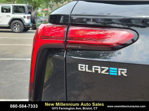 Used 2024 Chevrolet Blazer EV LT image 9