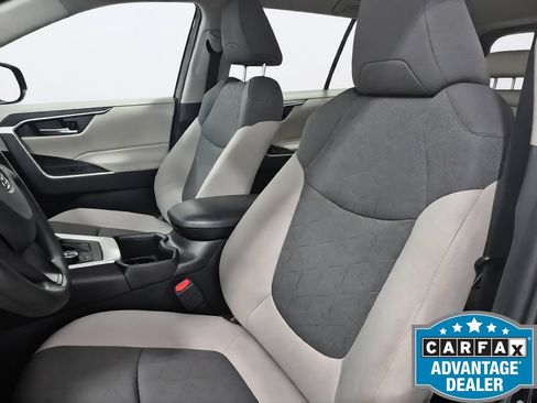 Used 2022 Toyota RAV4 XLE AWD/4WD image 24