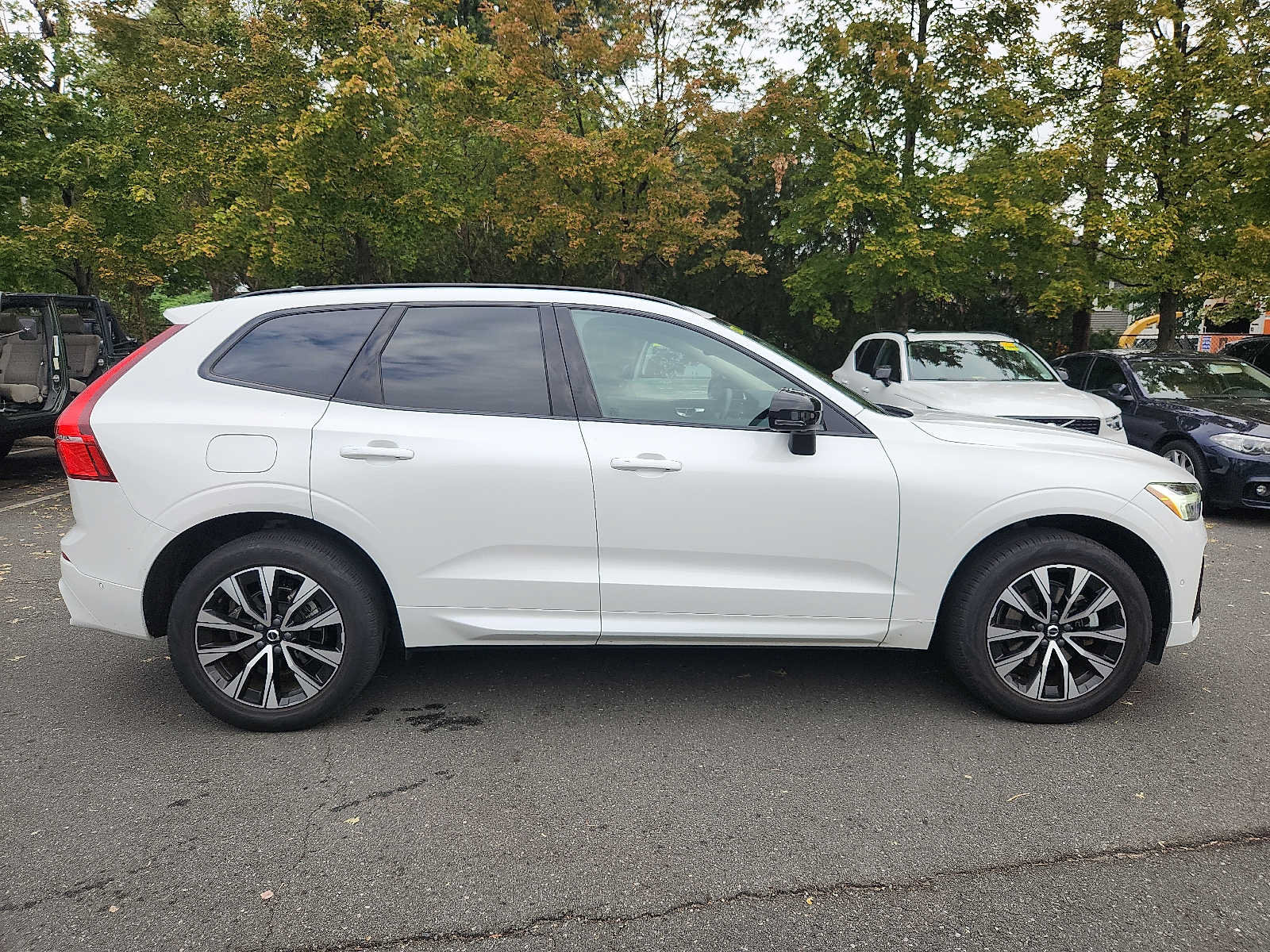Used 2024 Volvo XC60 B5 Plus AWD/4WD image 7