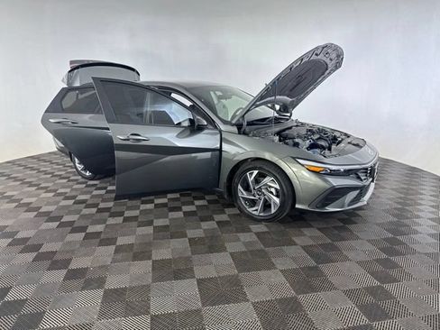 Used 2025 Hyundai Elantra Sport FWD image 16