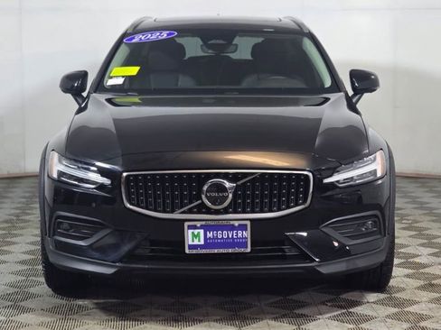 Used 2025 Volvo V60 B5 Cross Country Plus image 10