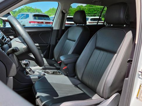 Certified 2024 Volkswagen Tiguan SE AWD/4WD image 22