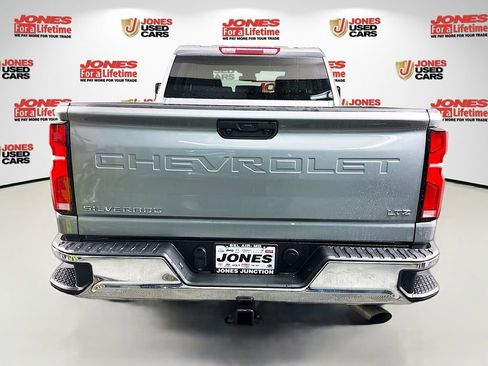 Used 2025 Chevrolet Silverado 2500 LTZ w/ LTZ Convenience Package image 15
