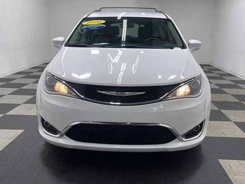 Used 2020 Chrysler Pacifica Touring-L FWD image 25