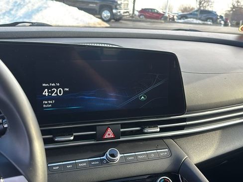 Used 2025 Hyundai Elantra Limited image 19