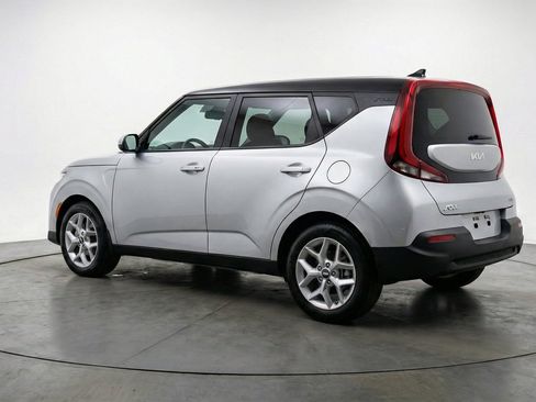 Used 2025 Kia Soul LX w/ LX Technology Package FWD image 6