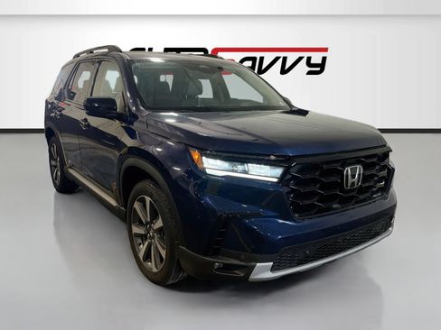 Used 2025 Honda Pilot Touring image 1