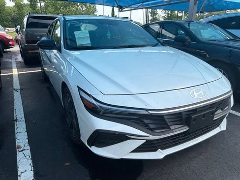 Used 2025 Hyundai Elantra Sport FWD image 10