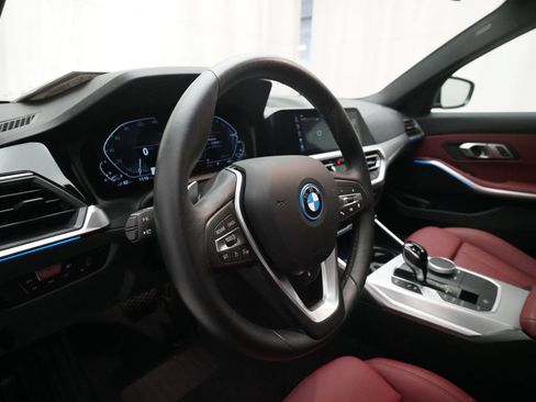 Used 2022 BMW 330e xDrive w/ Premium Package AWD/4WD image 8