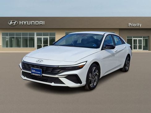Certified 2025 Hyundai Elantra Sport FWD image 1