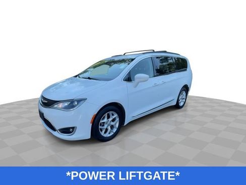 Used 2017 Chrysler Pacifica Touring-L w/ Tire & Wheel Group FWD image 5