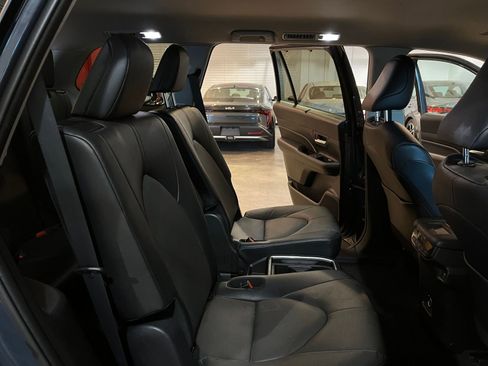 Used 2025 Toyota Grand Highlander FWD image 39
