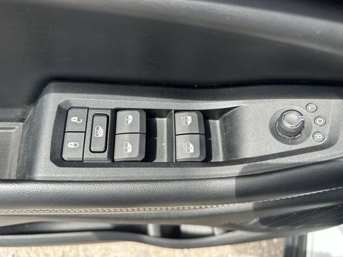 Used 2023 Jeep Grand Cherokee L Laredo RWD image 15