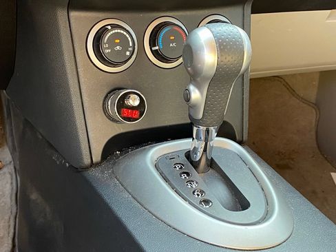 Used 2010 Nissan Rogue S FWD image 12