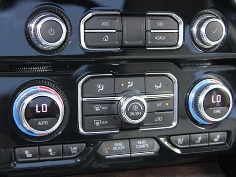 Used 2023 GMC Yukon XL Denali AWD/4WD image 32