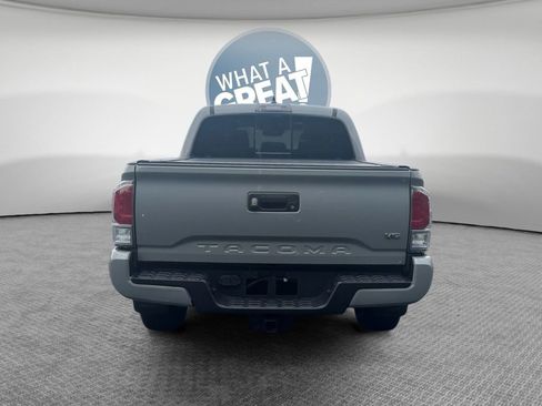 Used 2020 Toyota Tacoma TRD Sport AWD/4WD image 4