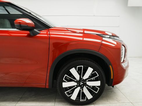 New 2025 Mitsubishi Outlander SEL image 12