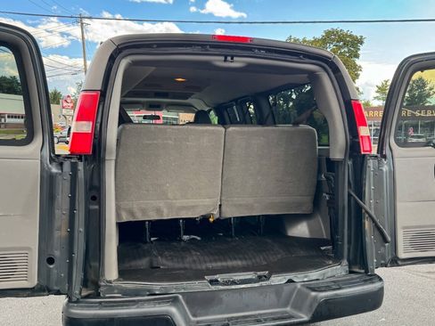 Used 2017 Chevrolet Express 3500 LS RWD image 19